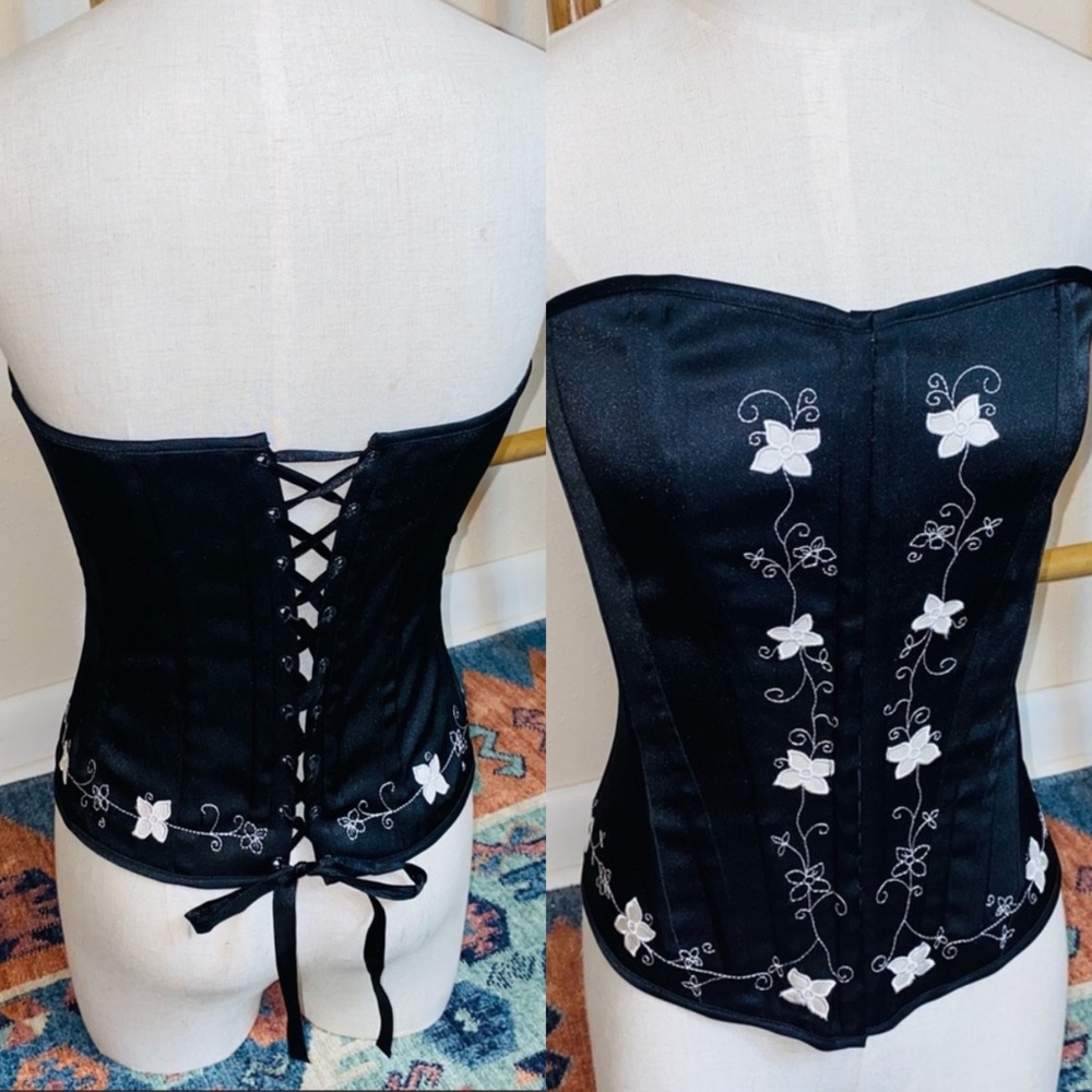 Y2k women’s large black corsets floral lace up top